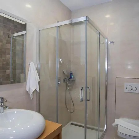 Faros Apartman *