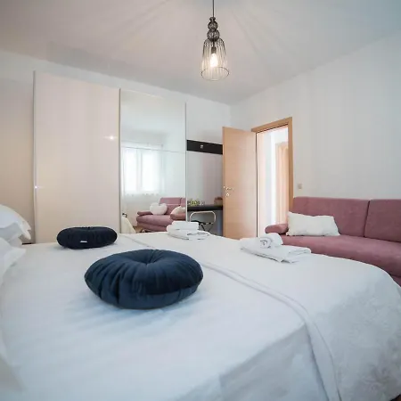 Apartman Faros *