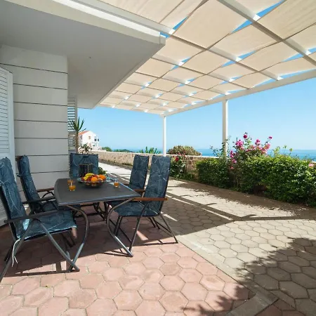 Apartman Faros *