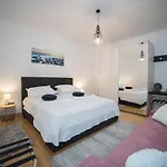 Apartman Faros