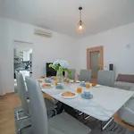 Apartman Faros